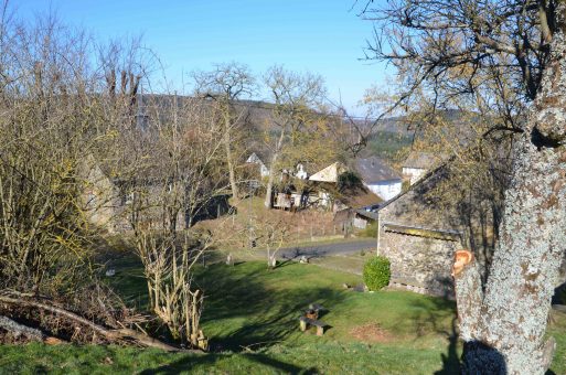 Ausblick im Unterdorf mit Kapelle