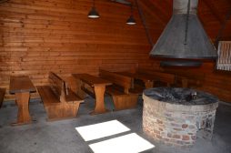 Grillhütte innen 1