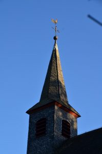 Schöne Sicht auf den Kirchturm von Naurath/Wald-Hochwald-Nationalparkregion