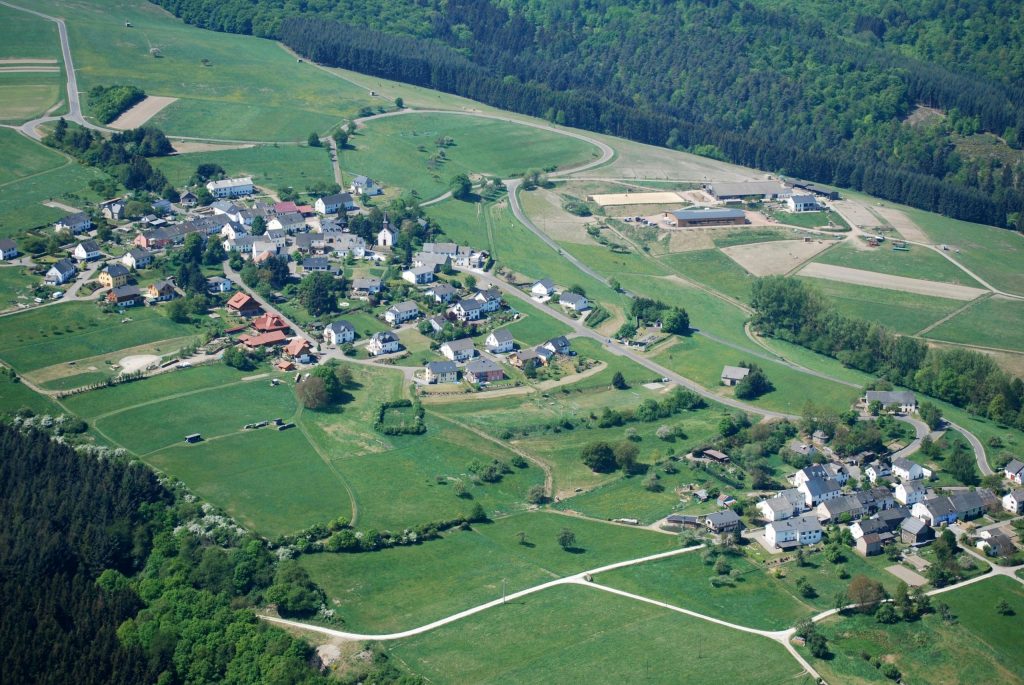 Schöne Sicht auf Naurath/Wald-Hochwald-Nationalparkregion- Luftbild